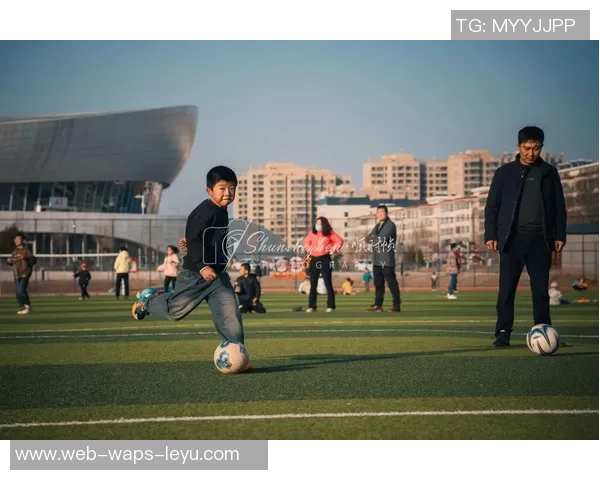 霍建新：从足球场到人生舞台的传奇旅程与启示